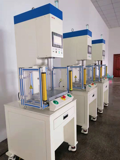 C型伺服压力机4_副本